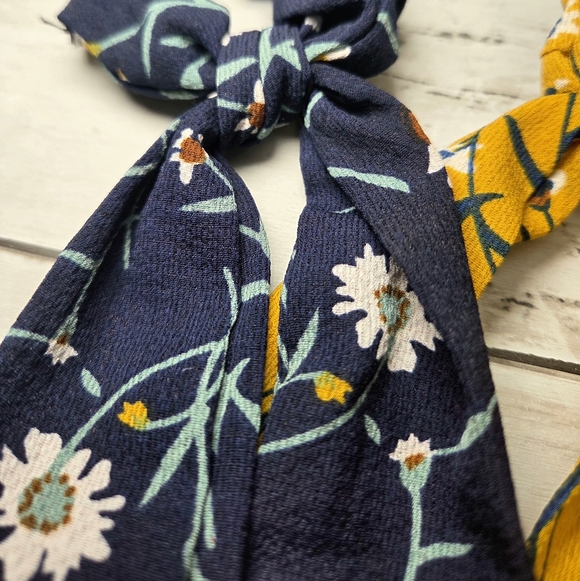 Elegant Floral Hair Scrunchies in Navy and Mustard - Picture 3 of 5